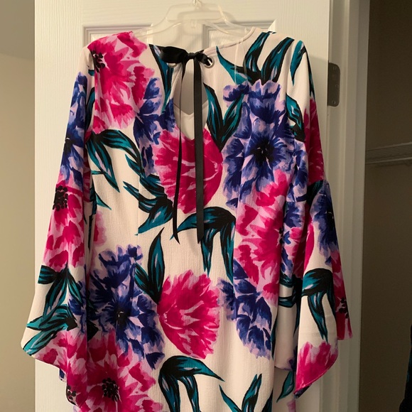 Dresses - Picture 3 of 8